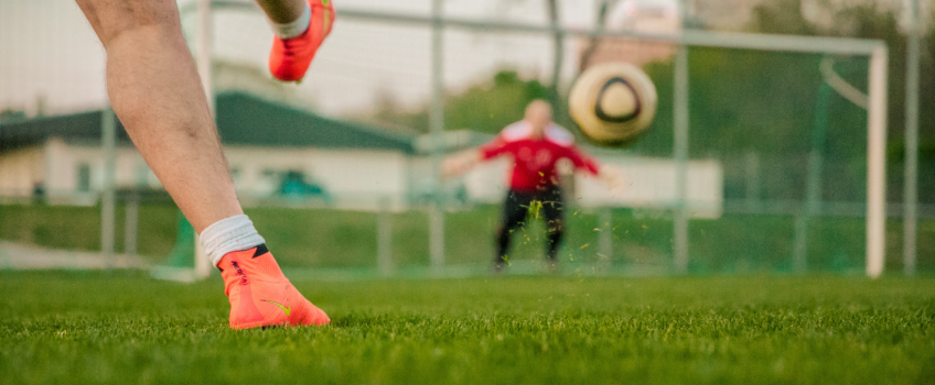 Conheça os benefícios de jogar bola - PROLAB - Centro Diagnóstico